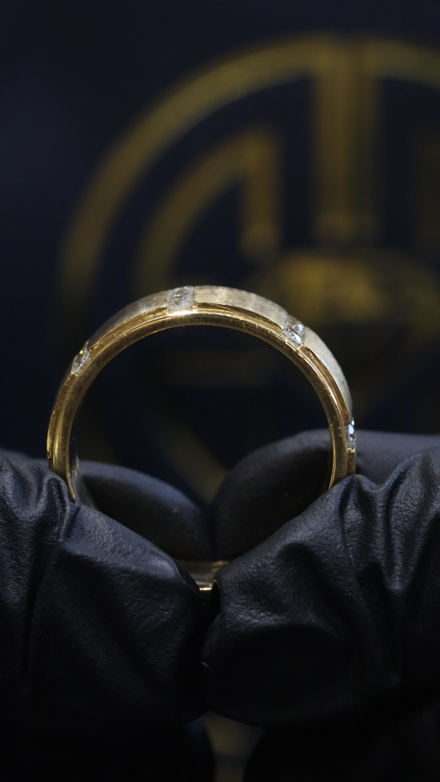 Men’s Diamond Wedding Band in Yellow Gold | 1.61 CTW