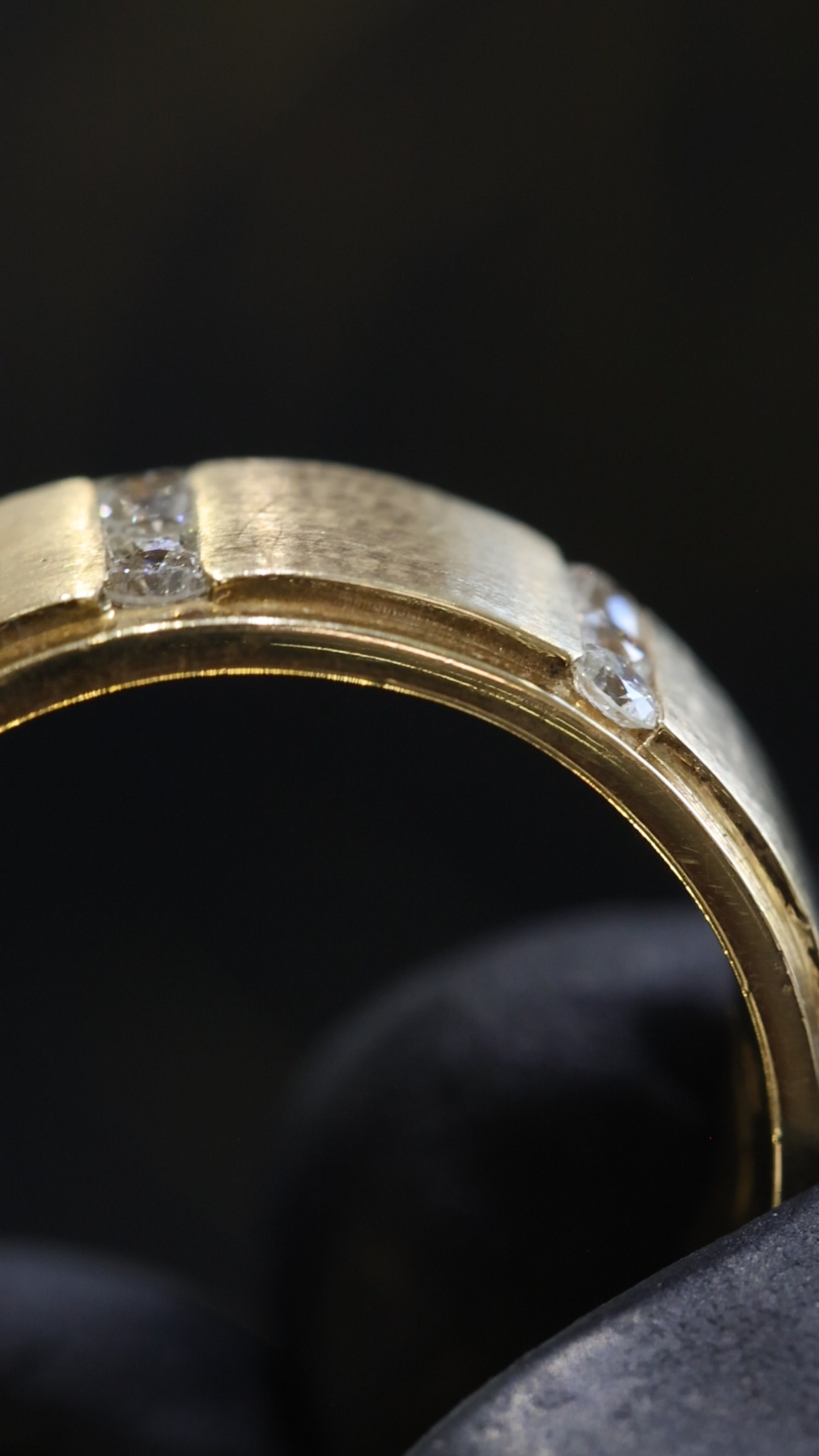 Men’s Diamond Wedding Band in Yellow Gold | 1.61 CTW