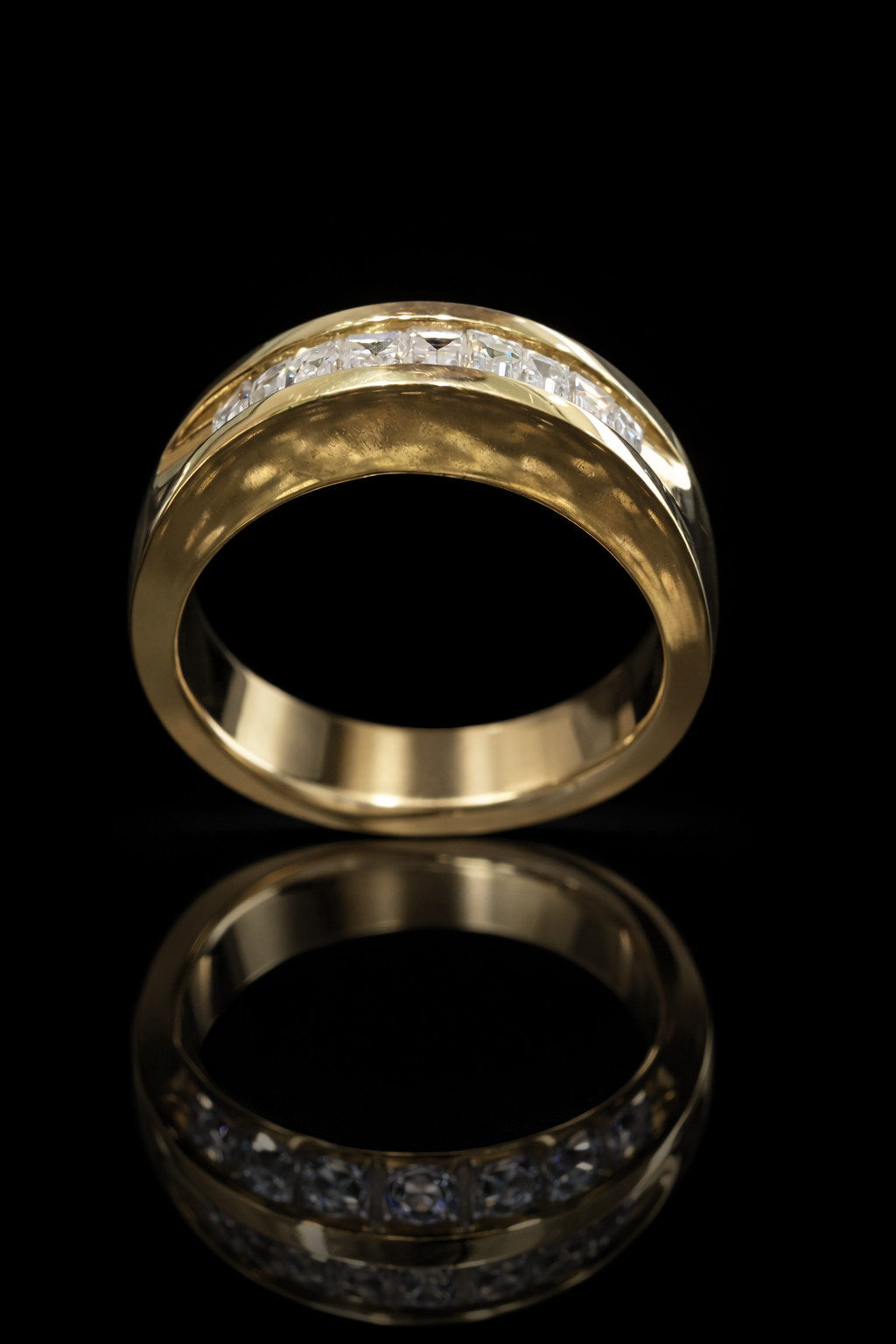 Men’s Baguette Diamond Wedding Band in Yellow Gold | 1.04 CTW