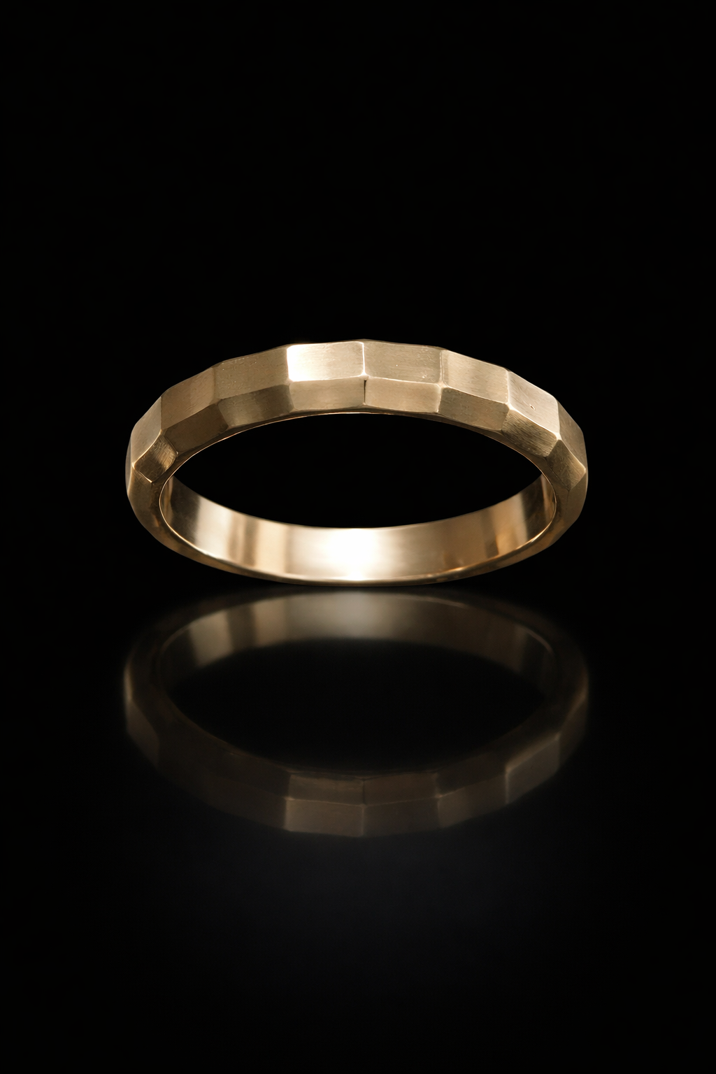 Men’s Faceted Wedding Band in Yellow Gold | 14K
