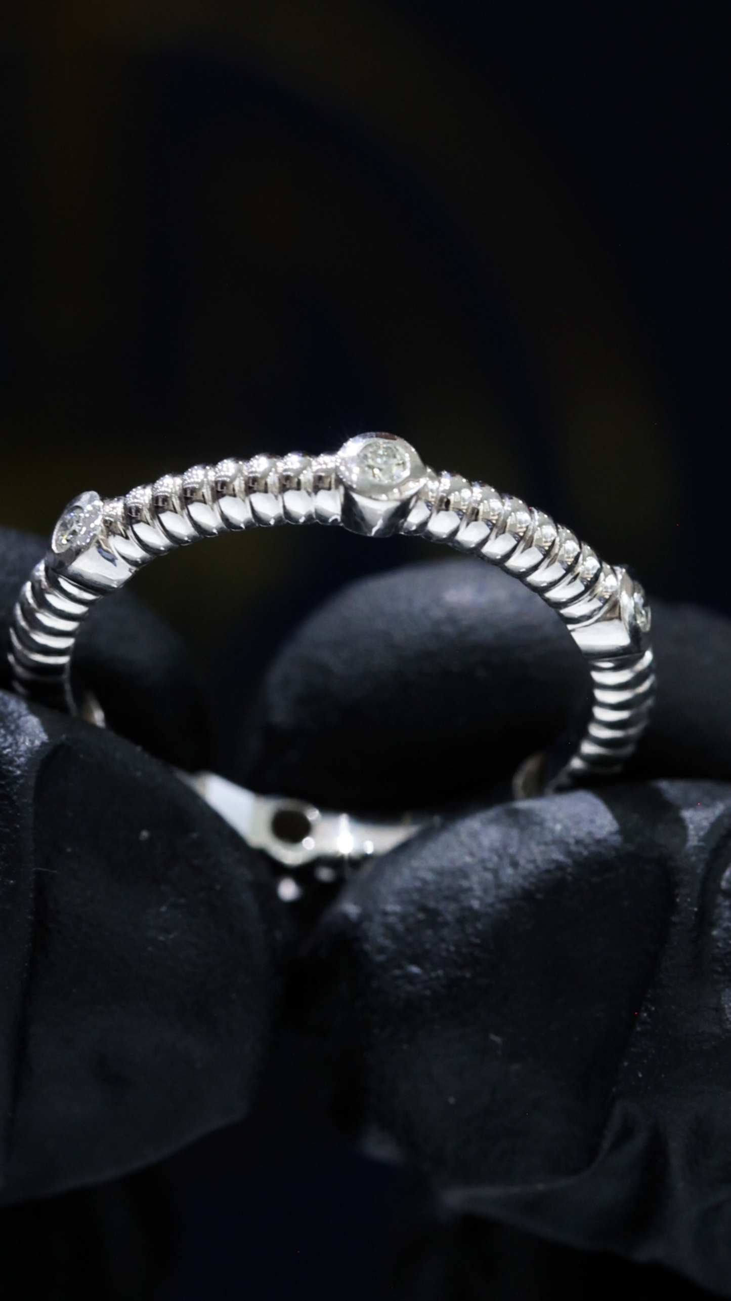 Bezel-Set Diamond Station Stackable Band in 14K White Gold | 0.10 CTW Textured Ring