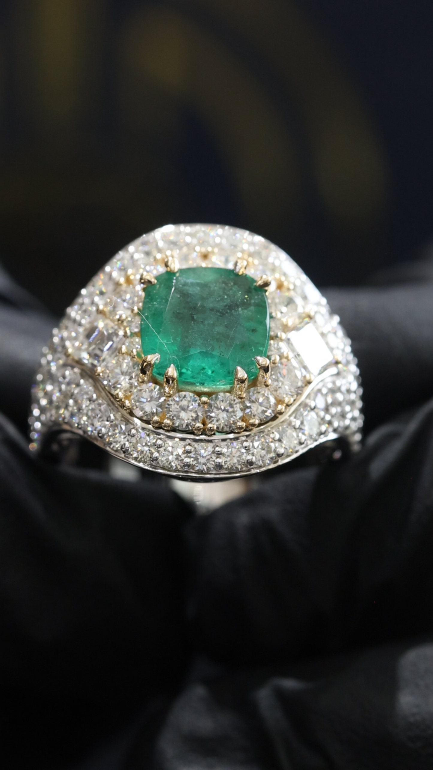 Cushion-Cut Emerald Halo Ring in White Gold | Diamond Pavé Statement Setting