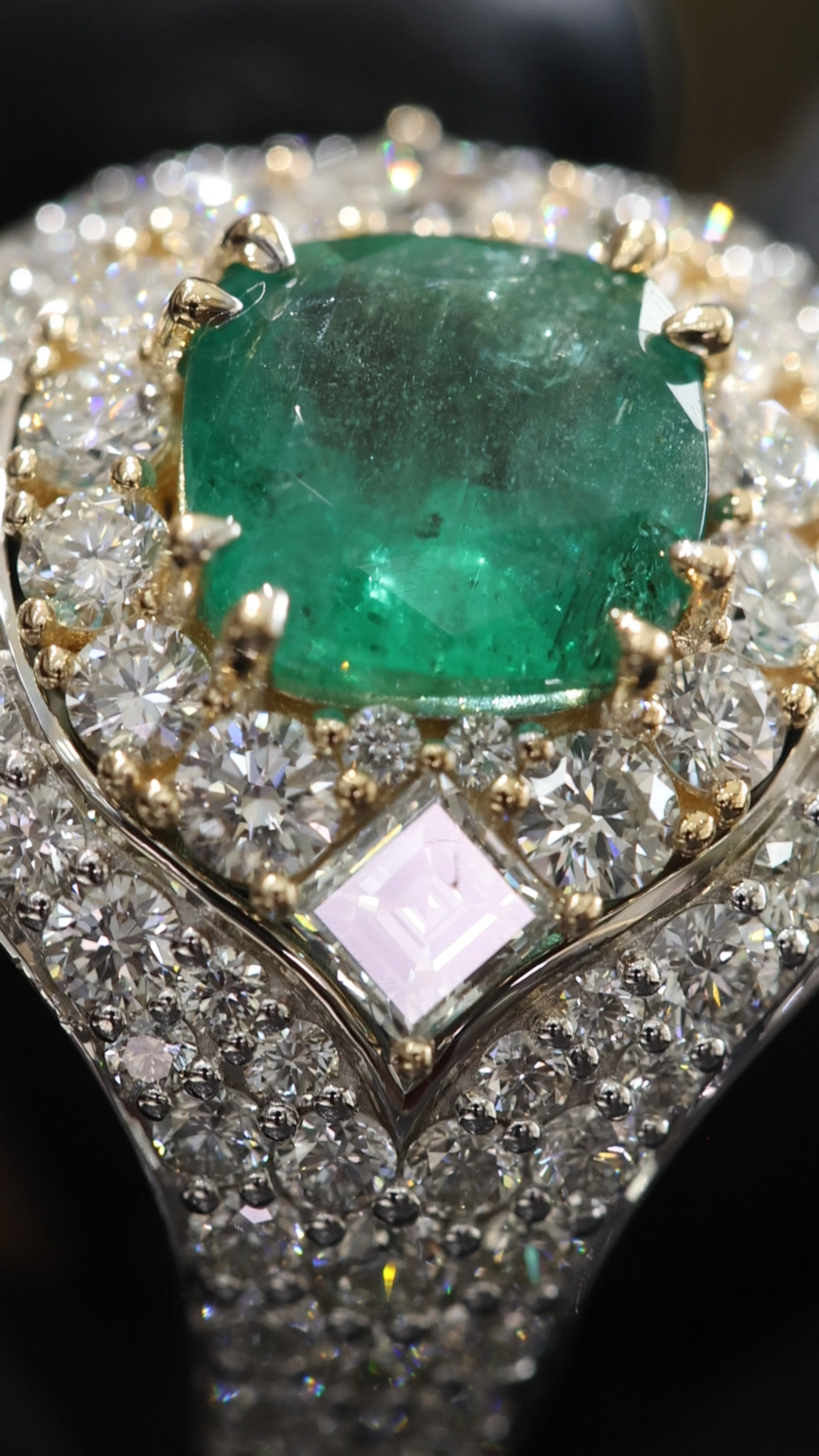 Cushion-Cut Emerald Halo Ring in White Gold | Diamond Pavé Statement Setting