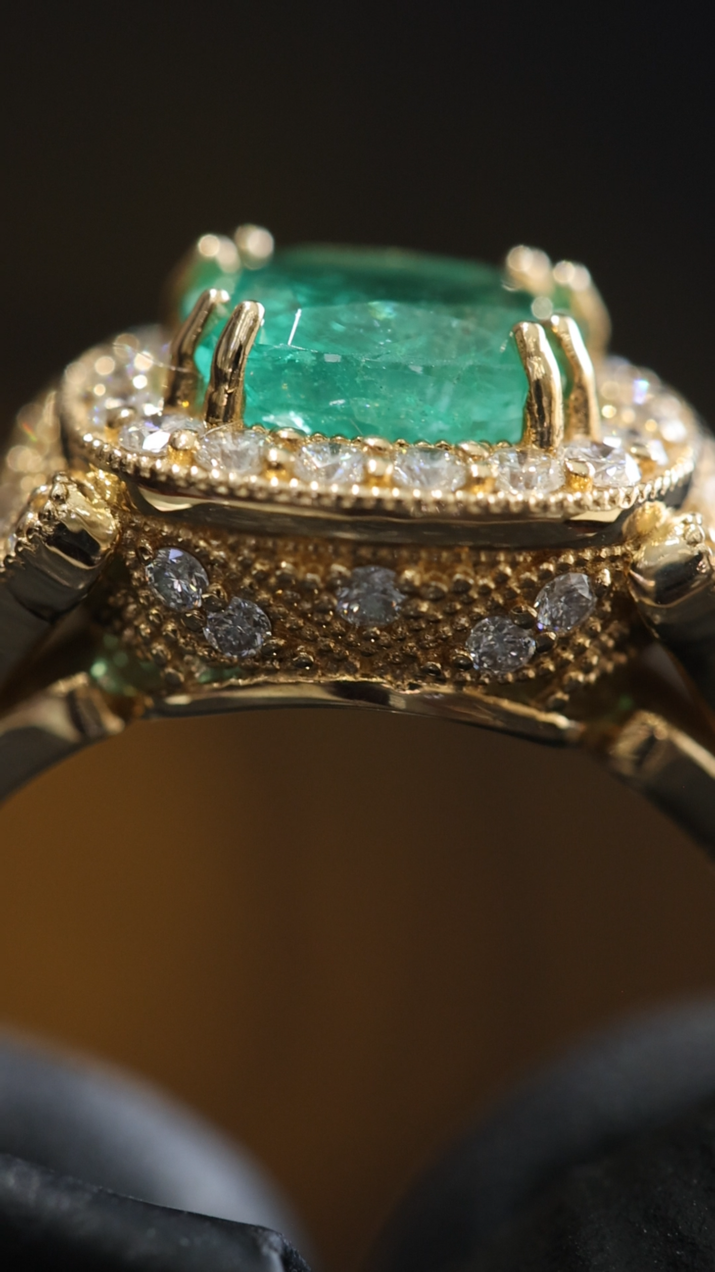 Cushion Emerald Halo Ring in Yellow Gold | Diamond Pavé Vintage Setting