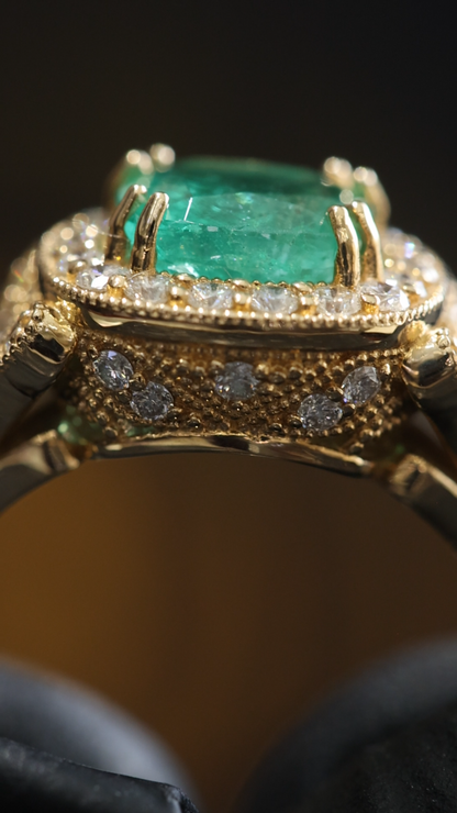 Cushion Emerald Halo Ring in Yellow Gold | Diamond Pavé Vintage Setting