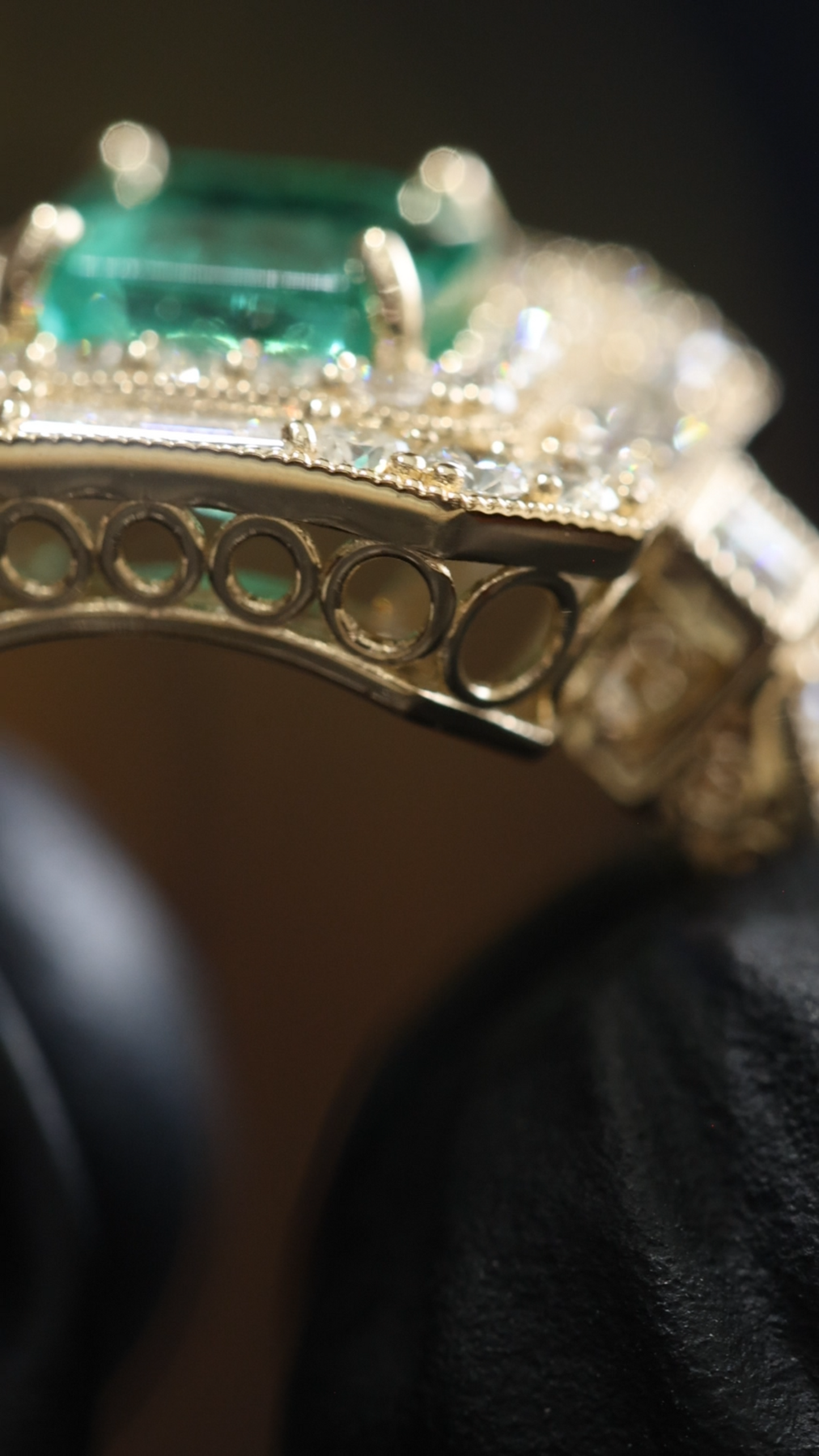 Emerald-Cut Emerald Halo Ring in Yellow Gold | Diamond Baguette Frame & Pavé Accents