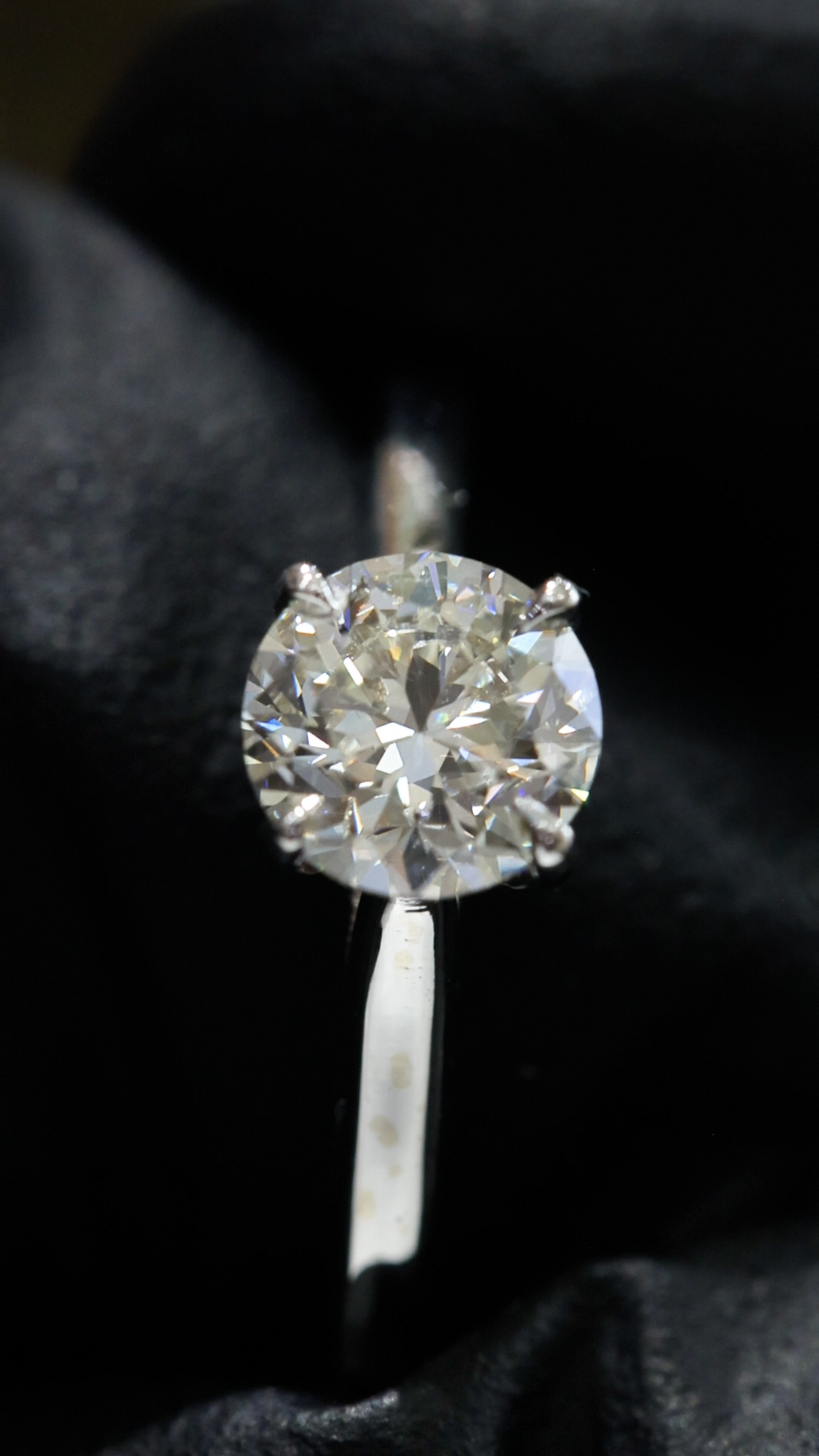 Round-Cut Natural Diamond Solitaire Engagement Ring in White Gold | Classic Prong-Set Design
