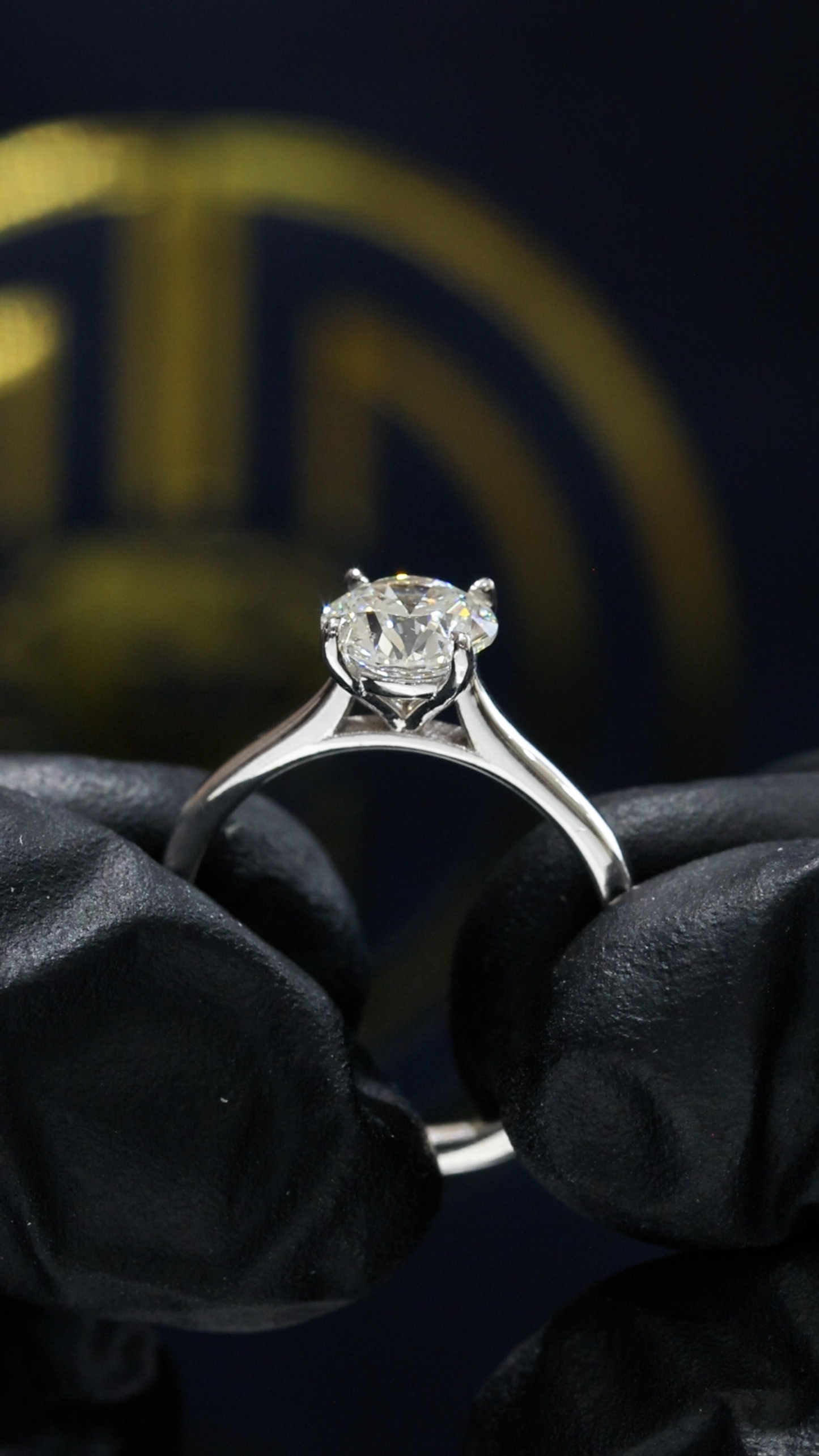 Round Brilliant Natural Diamond Solitaire Engagement Ring in White Gold | Classic Four-Prong Design