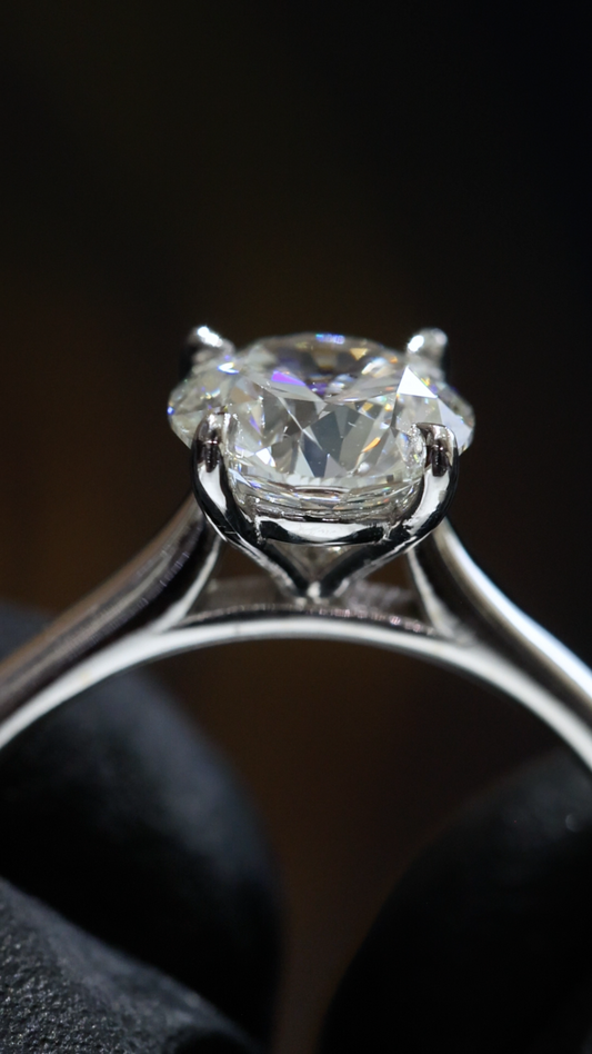 Round Brilliant Natural Diamond Solitaire Engagement Ring in White Gold | Classic Four-Prong Design