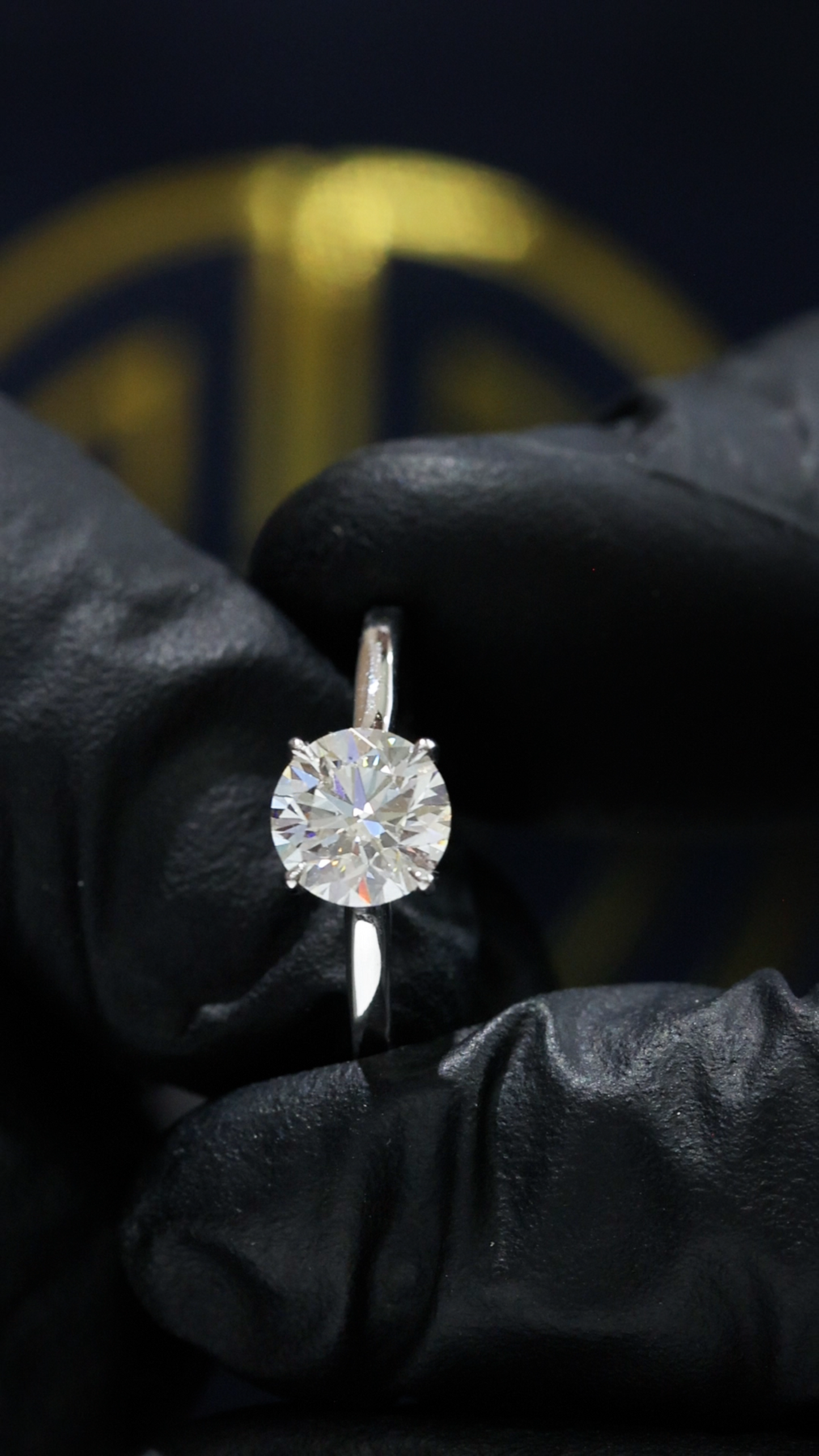 Round Brilliant Natural Diamond Solitaire Engagement Ring in White Gold | Classic Four-Prong Design
