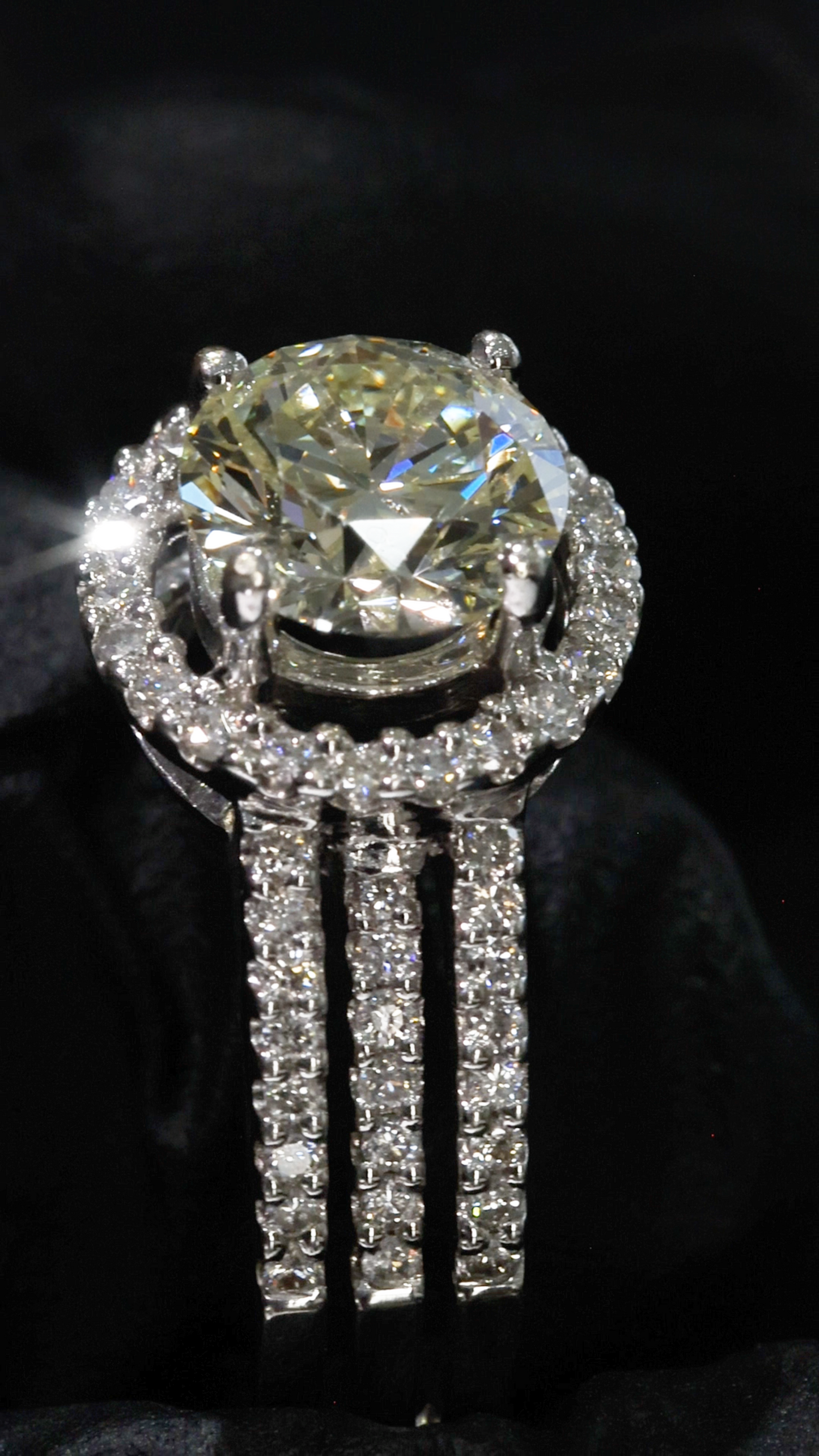 Round Halo Diamond Engagement Ring with Split Shank in White Gold | Timeless Bridal Elegance
