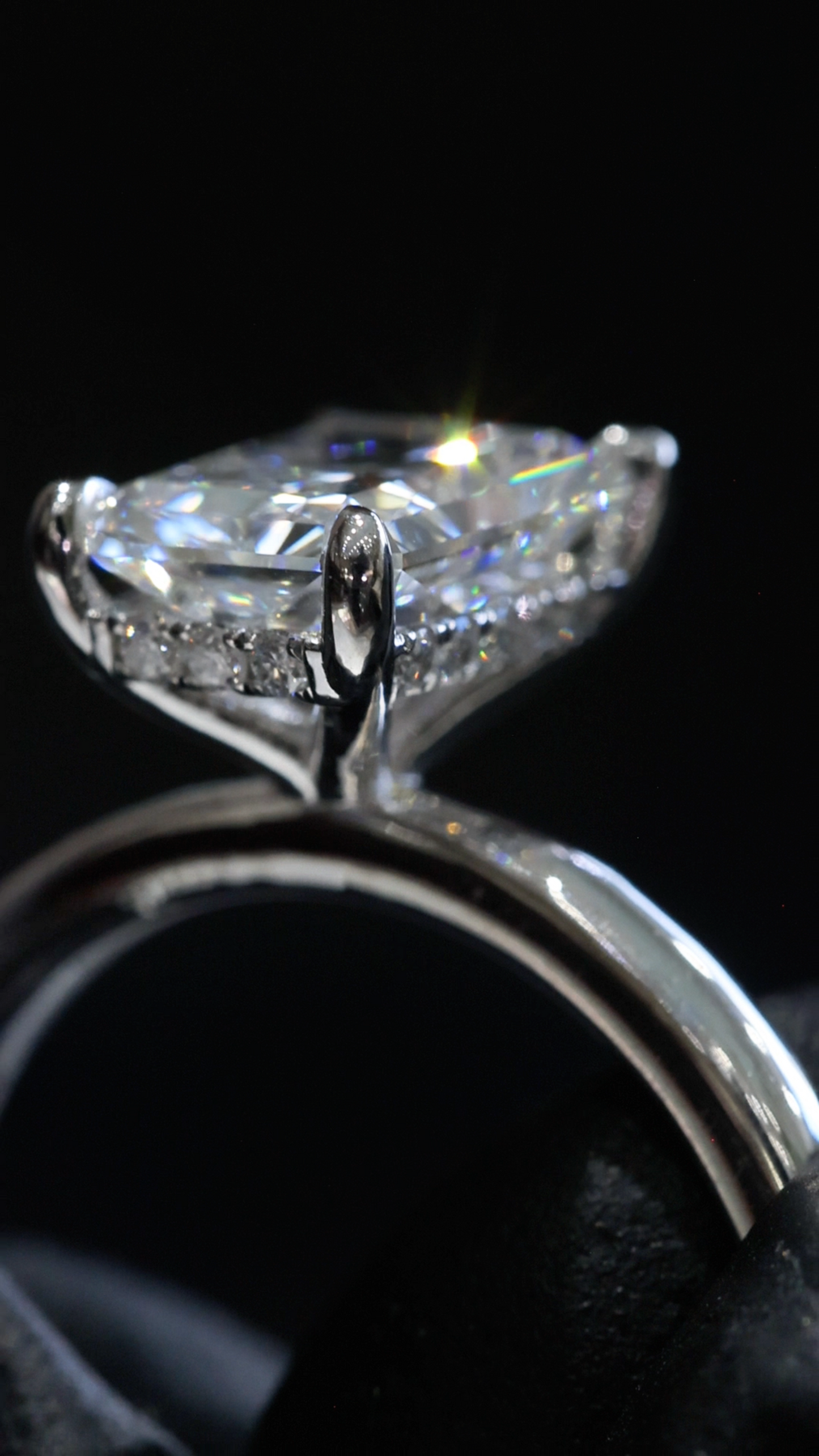 Radiant-Cut Lab-Grown Diamond Solitaire Ring in White Gold | Classic Prong Setting