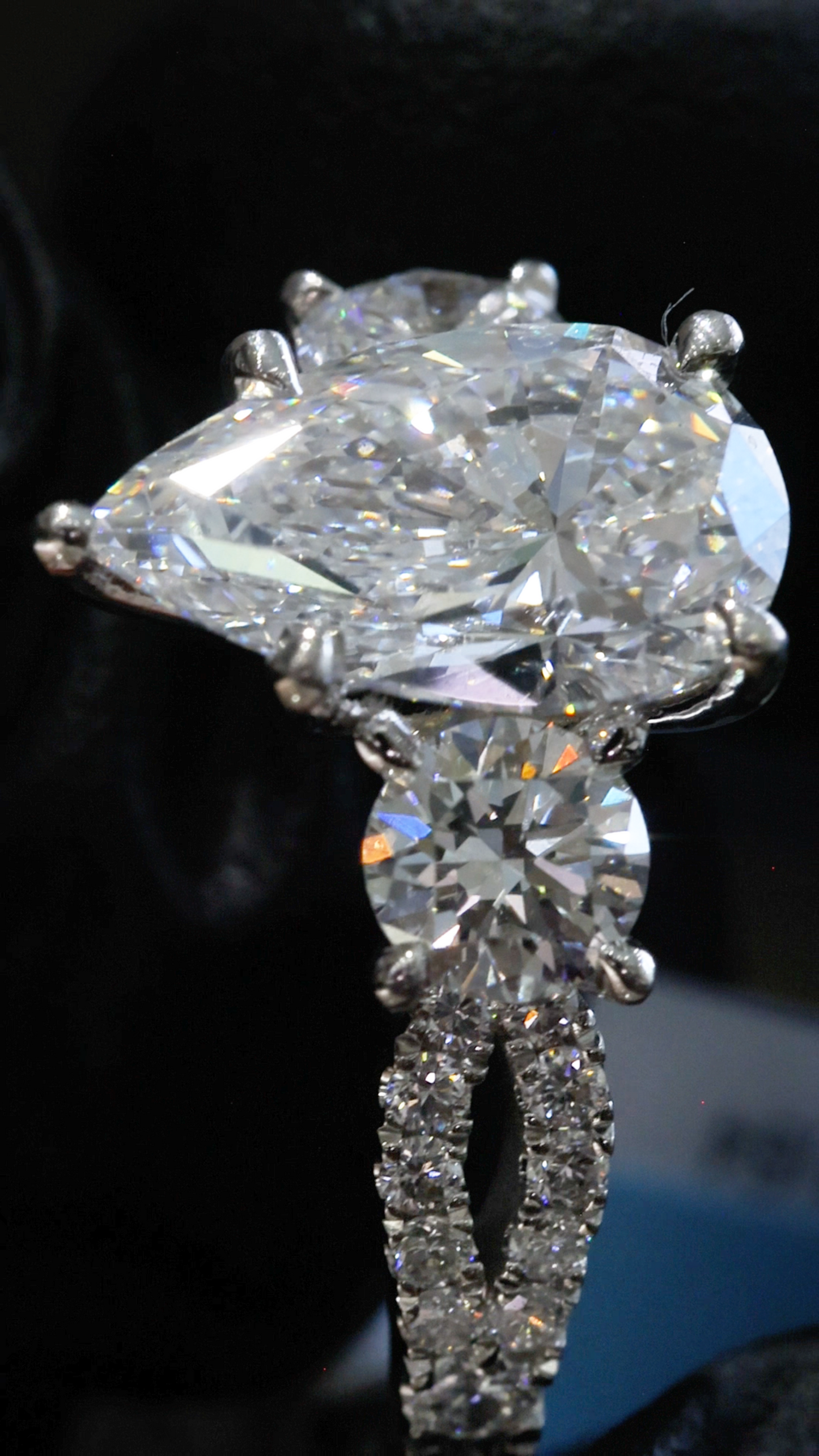 Pear-Cut Lab-Grown Diamond Engagement Ring with Round Side Accents in White Gold | Prong-Set Design