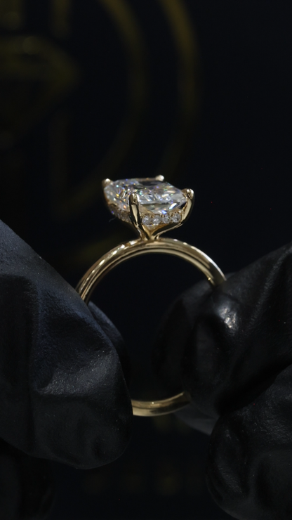 Radiant-Cut Lab-Grown Diamond Solitaire Ring in Yellow Gold | Classic Prong Setting