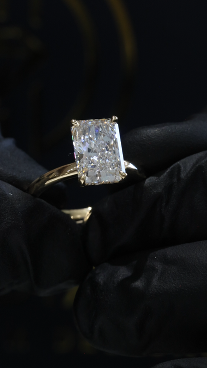 Radiant-Cut Lab-Grown Diamond Solitaire Ring in Yellow Gold | Classic Prong Setting