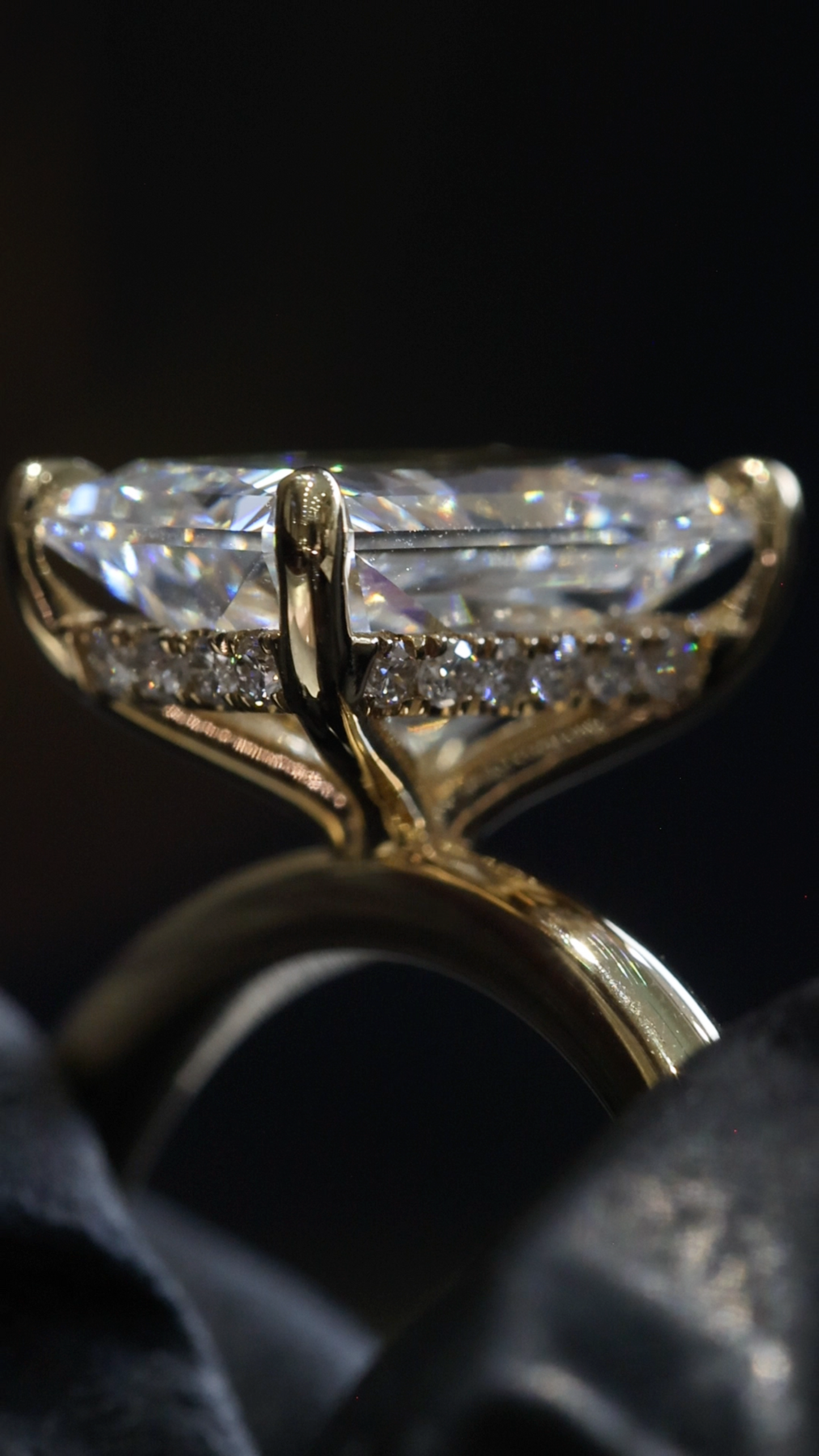Radiant-Cut Lab-Grown Diamond Solitaire Ring in Yellow Gold | Classic Prong Setting
