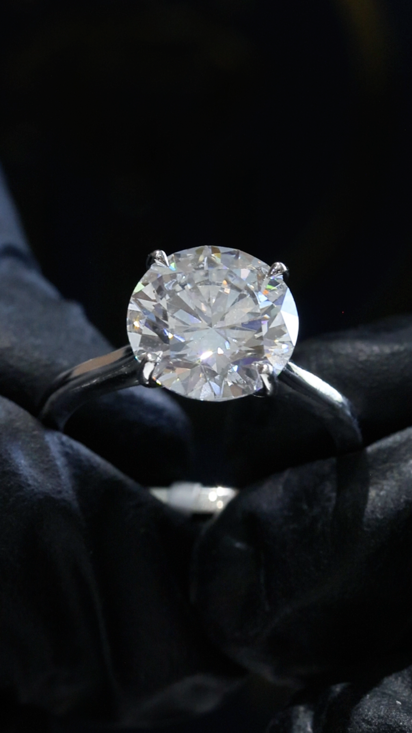 Round-Cut Lab-Grown Diamond Solitaire Ring in White Gold | Classic Prong Setting