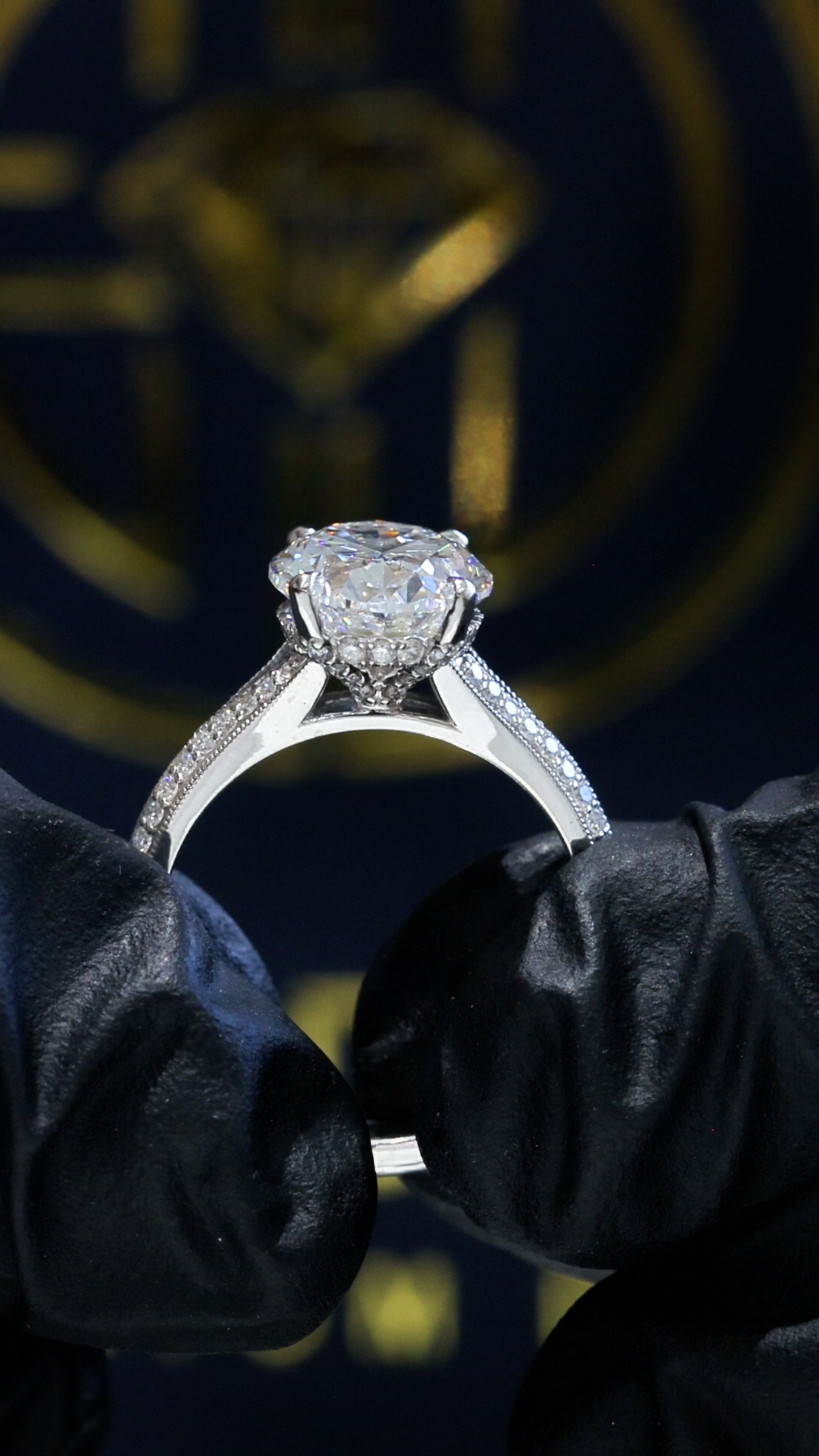 Oval-Cut Lab-Grown Diamond Split Shank Engagement Ring in White Gold | Pavé Cathedral Setting