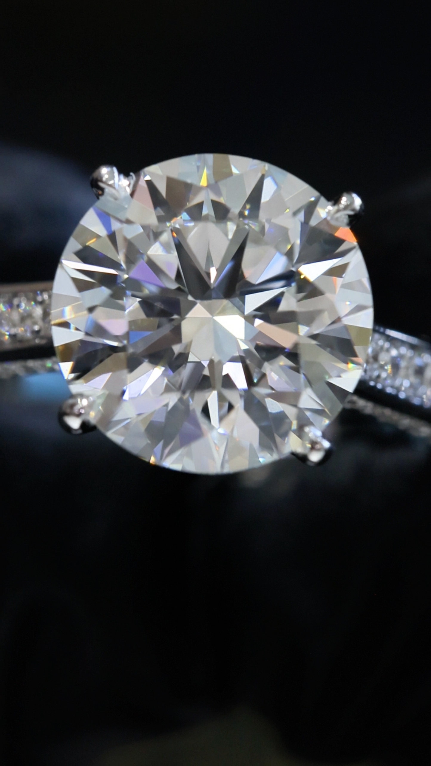 Round-Cut Lab-Grown Diamond Solitaire Ring in White Gold | Pavé Split Shank Setting