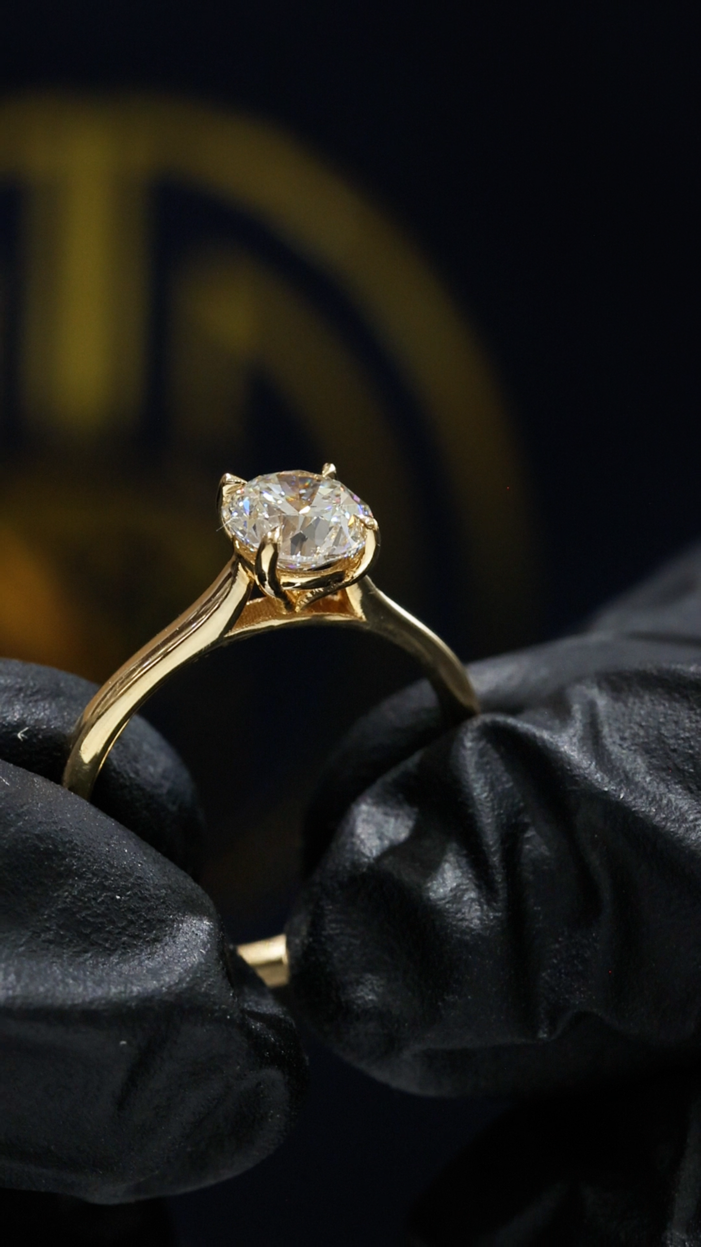 Round Brilliant Natural Diamond Solitaire Engagement Ring in Yellow Gold | Classic Prong-Set Design