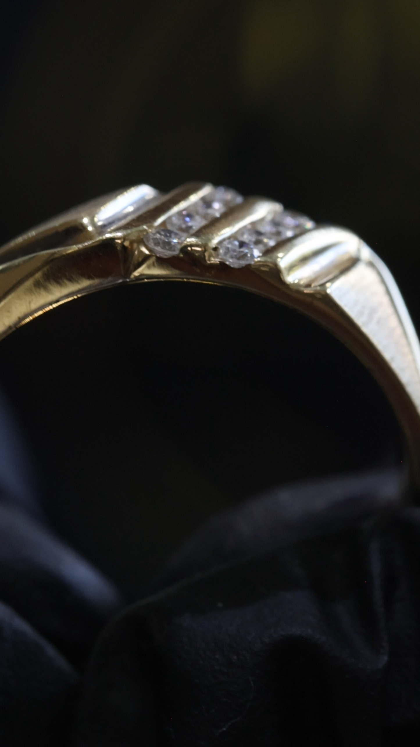 Men’s Diamond Wedding Band in Yellow Gold | .25 CTW