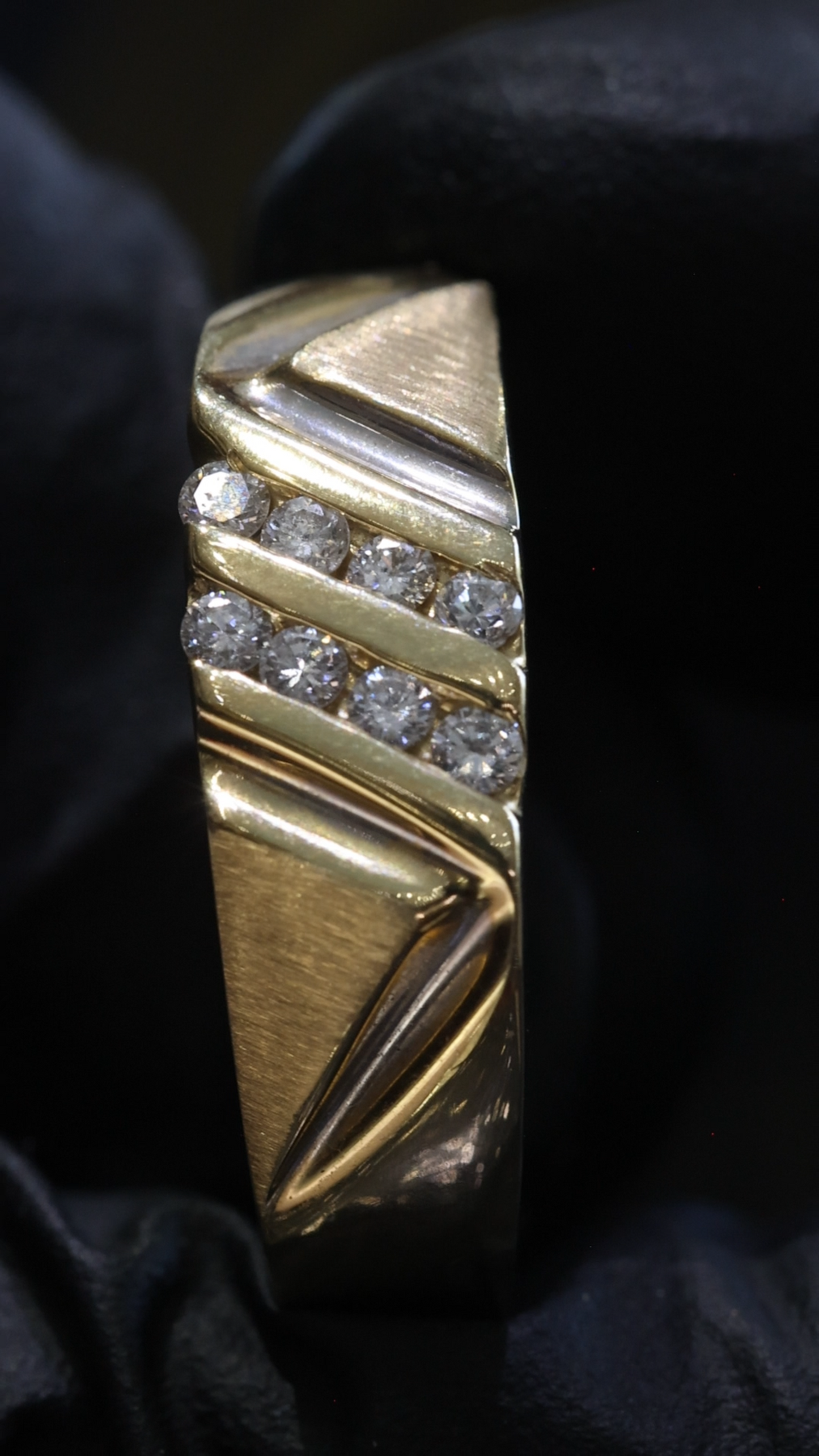 Men’s Diamond Wedding Band in Yellow Gold | .25 CTW