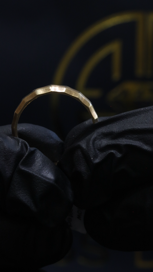 Men’s Faceted Wedding Band in Yellow Gold | 14K
