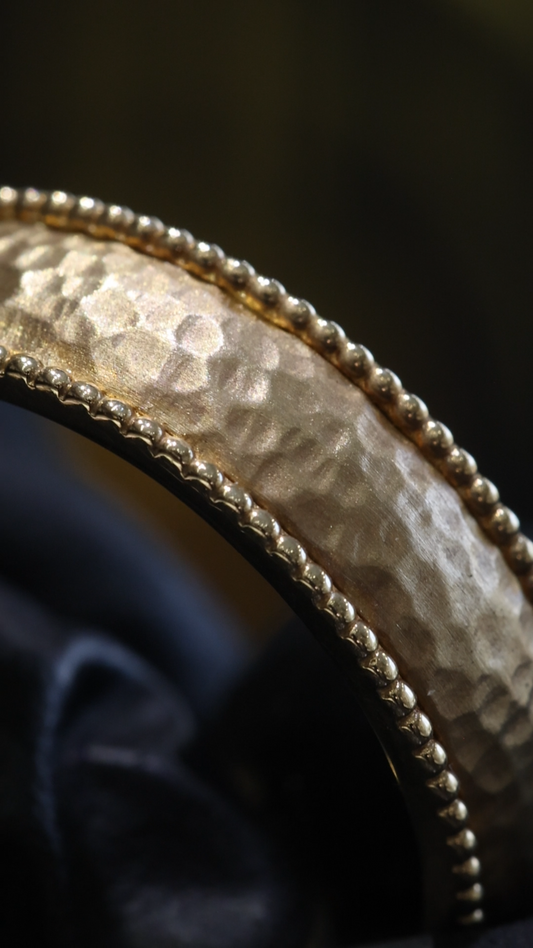 Men’s Hammered Milgrain Wedding Band in Yellow Gold