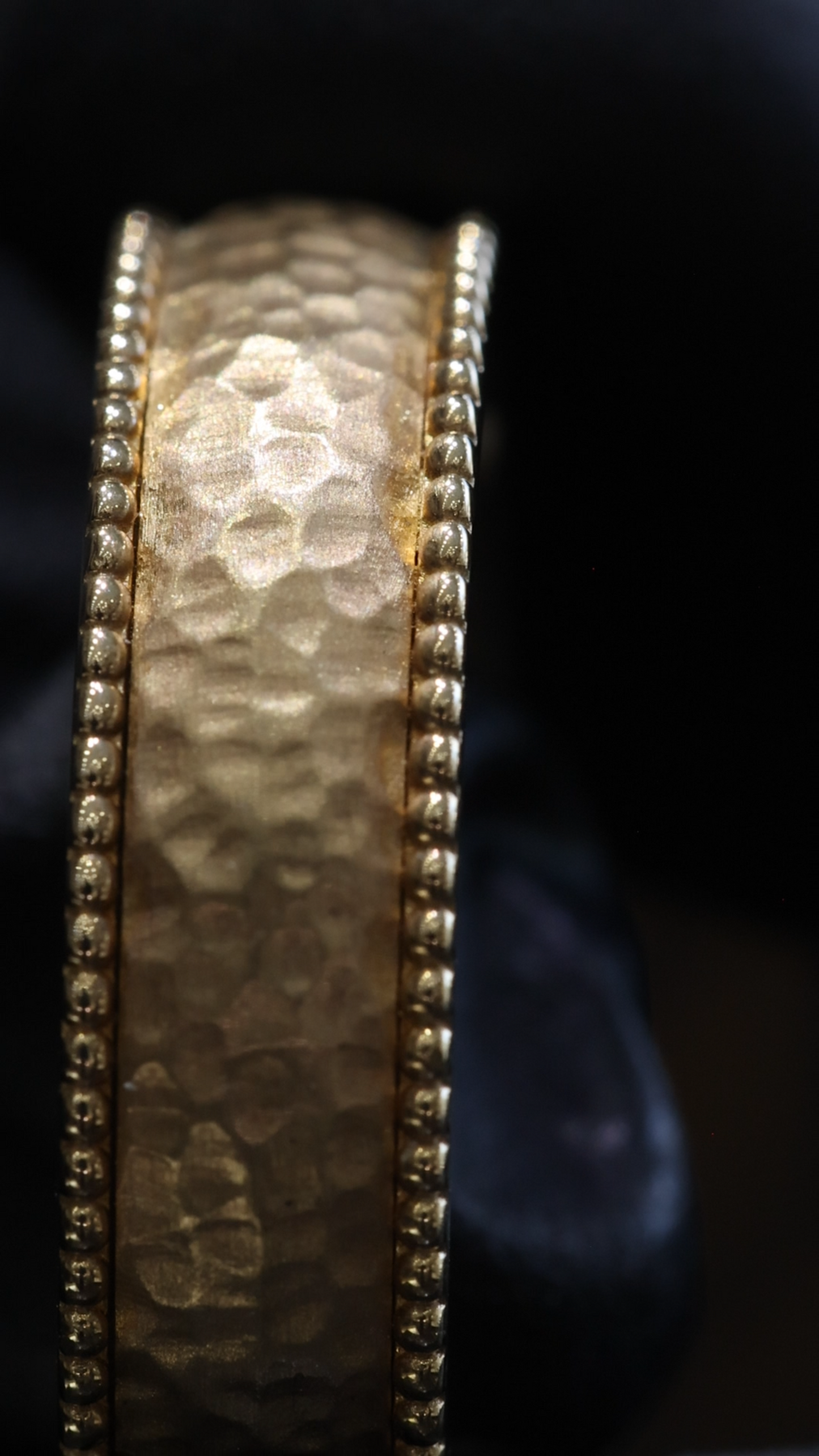 Men’s Hammered Milgrain Wedding Band in Yellow Gold