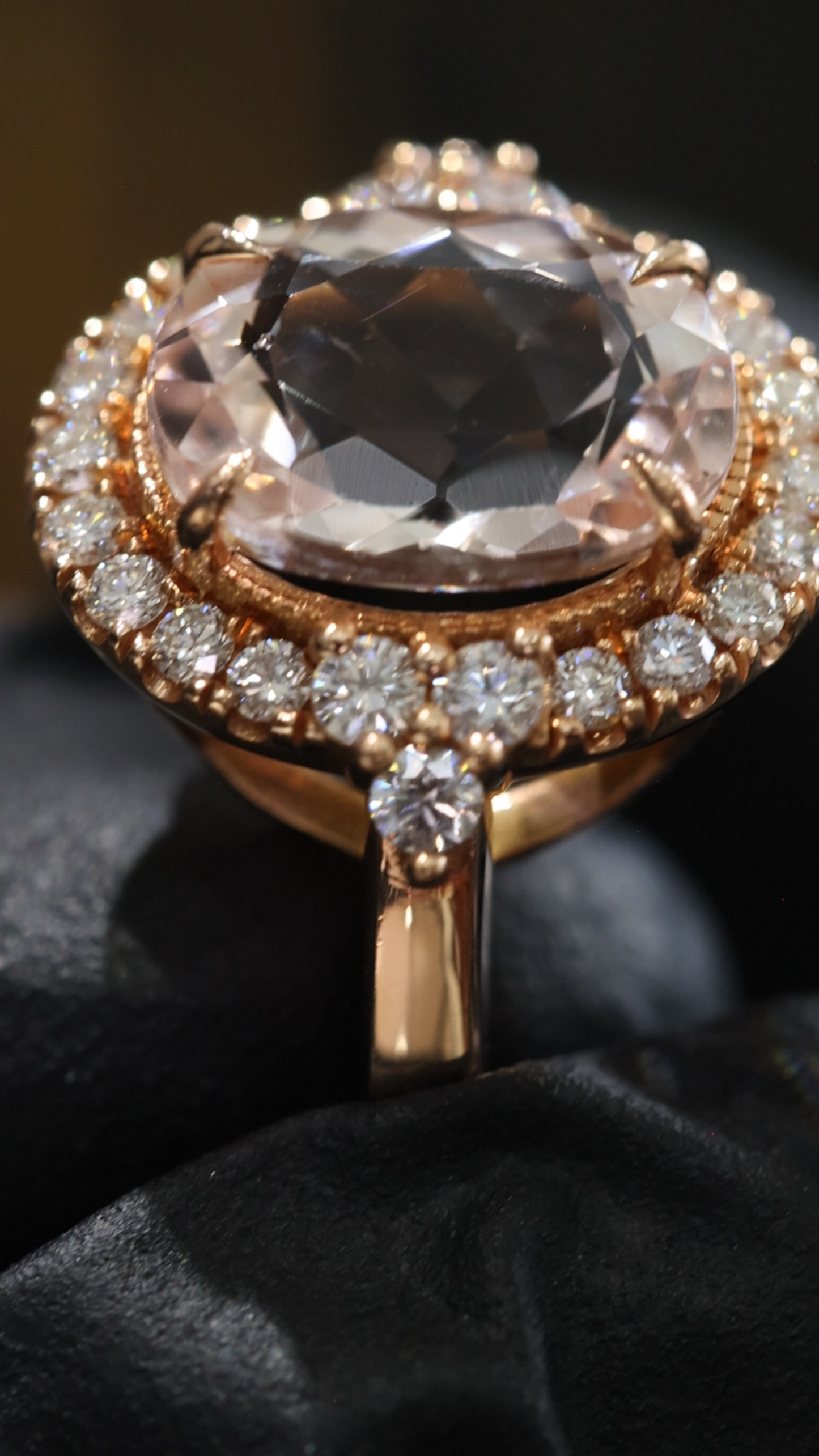 Classic Oval Morganite Halo Ring in Rose Gold | Diamond Halo & Elegant Split Shank Design