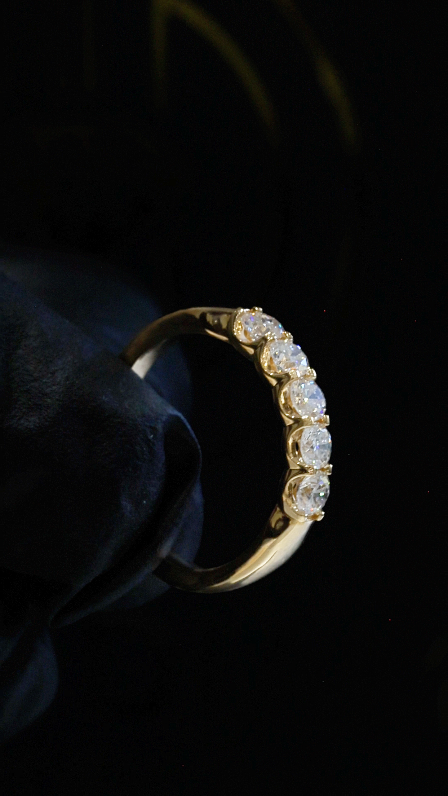 Round-Cut Lab-Grown Diamond Wedding Band in Yellow Gold | Prong-Set Design