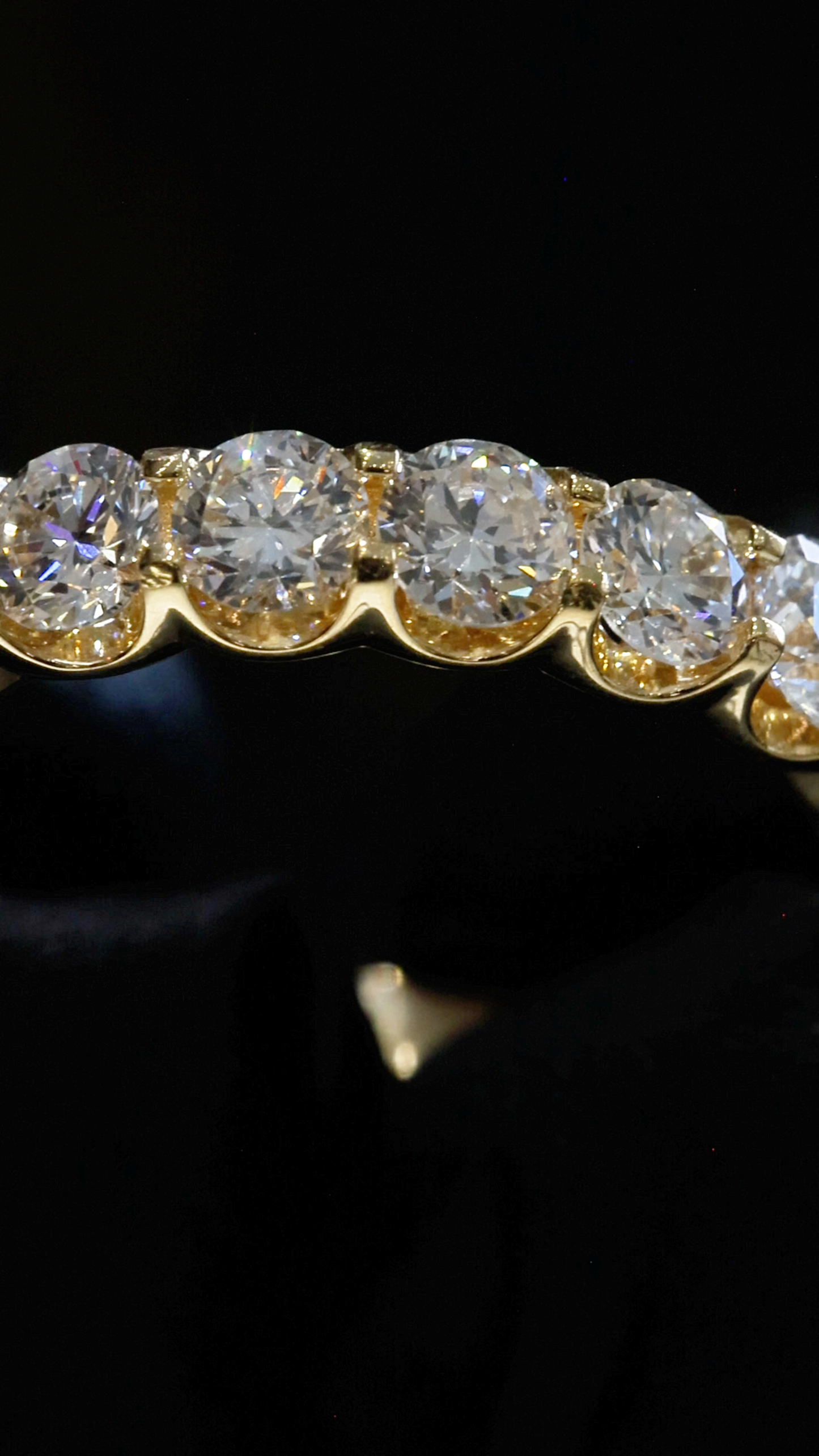 Round-Cut Lab-Grown Diamond Wedding Band in Yellow Gold | Prong-Set Design