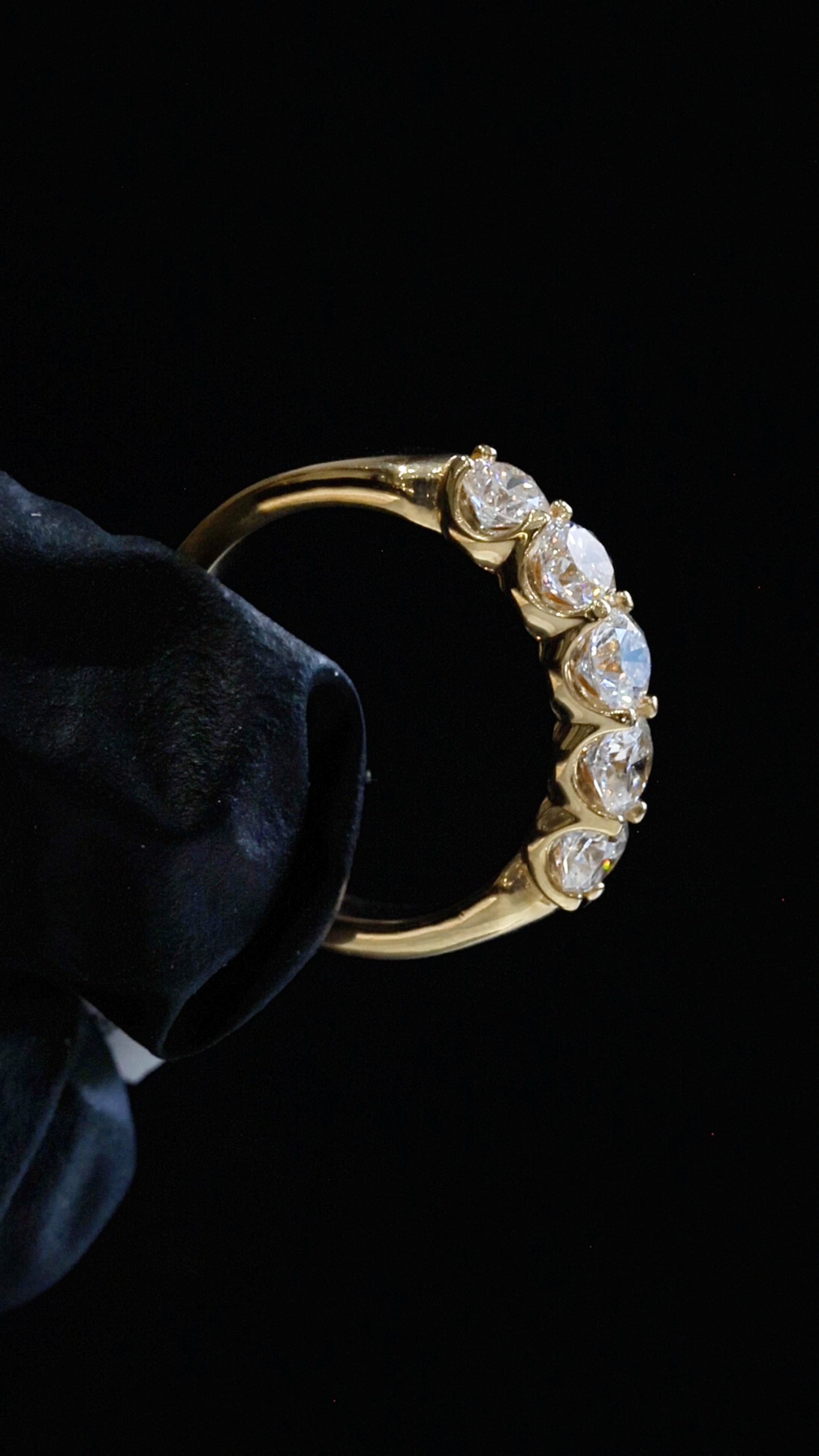 Round-Cut Lab-Grown Diamond Wedding Band in Yellow Gold | Prong-Set Design