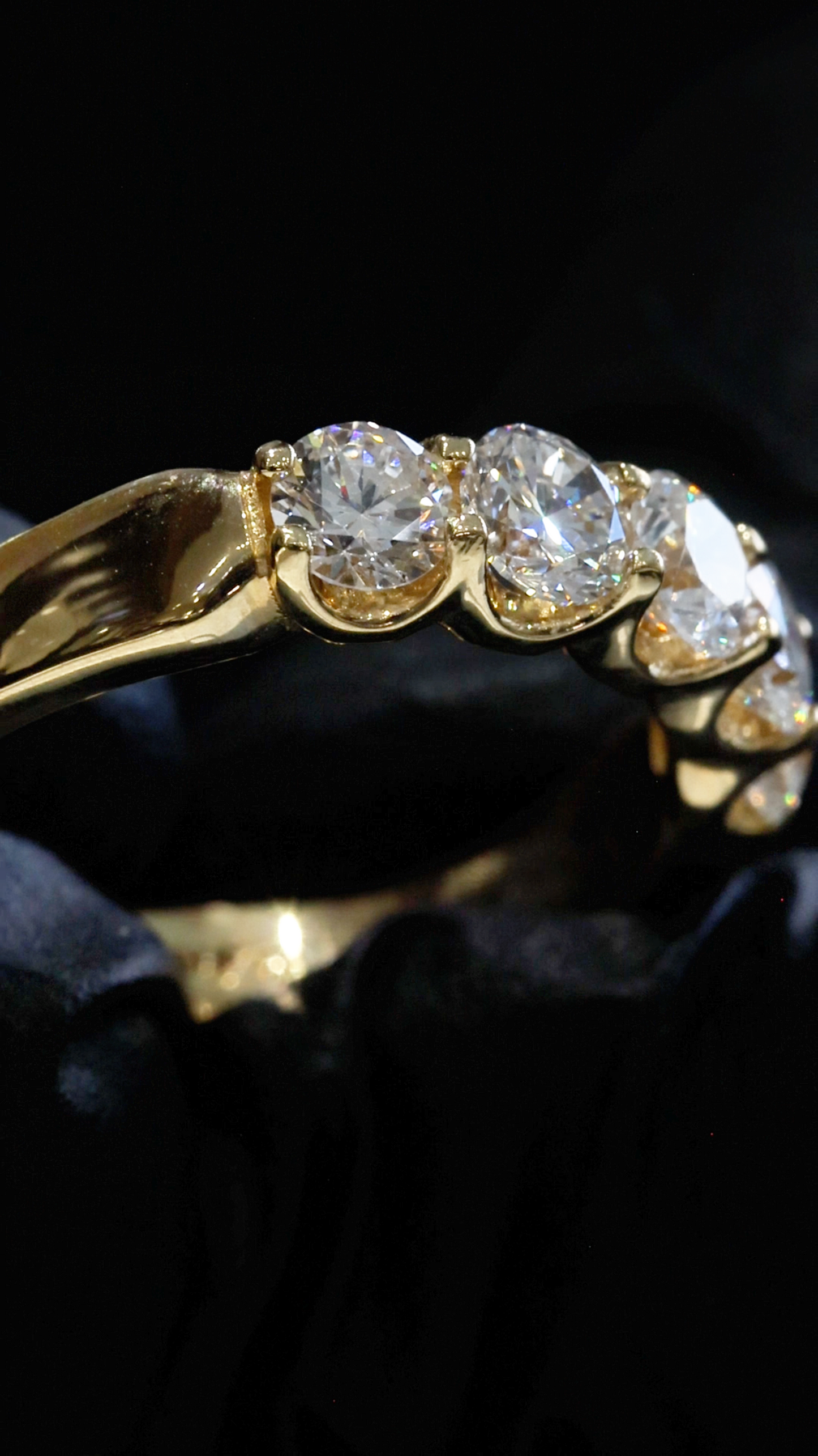 Round-Cut Lab-Grown Diamond Wedding Band in Yellow Gold | Prong-Set Design