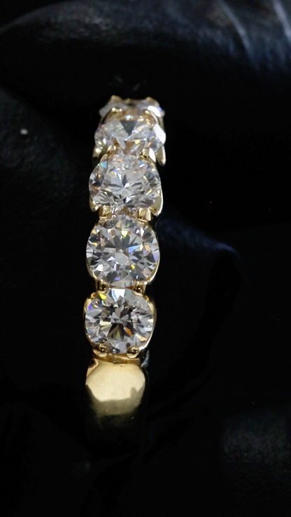 Round-Cut Lab-Grown Diamond Wedding Band in Yellow Gold | Prong-Set Design