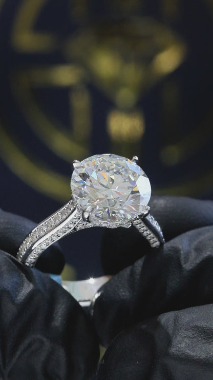 Round-Cut Lab-Grown Diamond Solitaire Ring in White Gold | Pavé Split Shank Setting