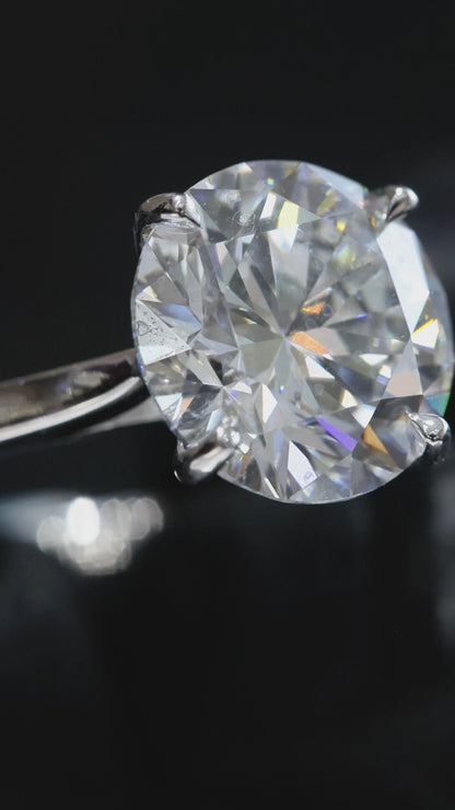 Round-Cut Lab-Grown Diamond Solitaire Ring in White Gold | Classic Prong Setting
