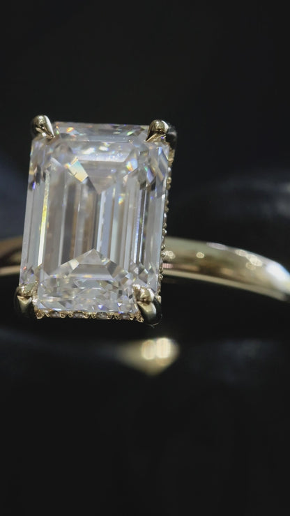 Emerald-Cut Lab-Grown Diamond Solitaire Ring in Yellow Gold | Classic Prong Setting