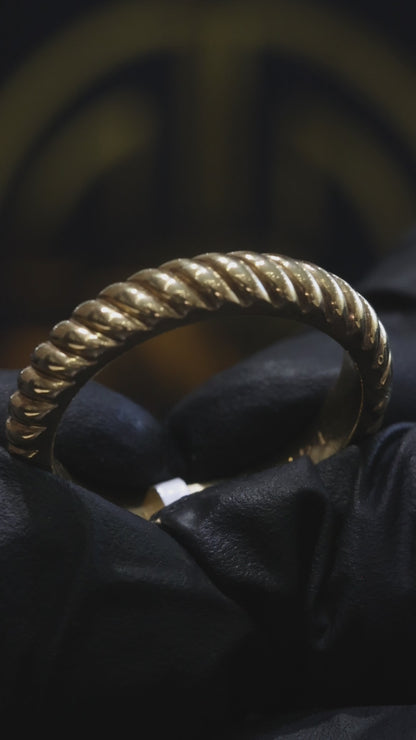Men’s Braided Wedding Band in Yellow Gold