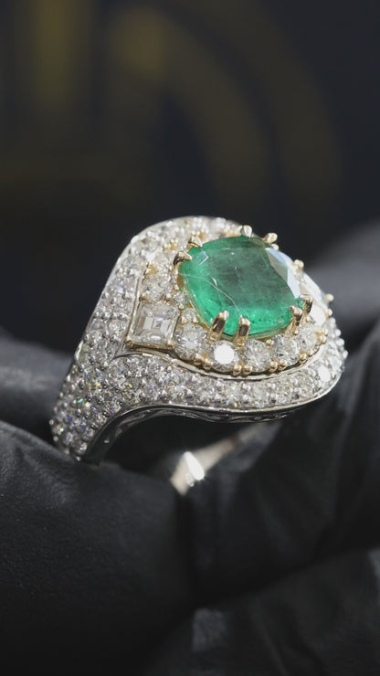 Cushion-Cut Emerald Halo Ring in White Gold | Diamond Pavé Statement Setting