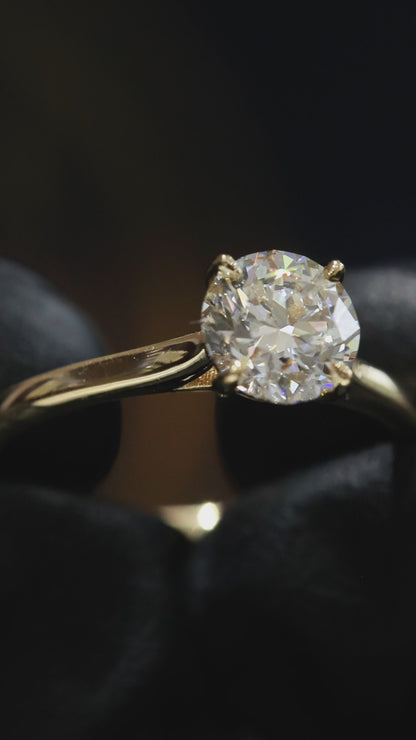 Round Brilliant Natural Diamond Solitaire Engagement Ring in Yellow Gold | Classic Prong-Set Design