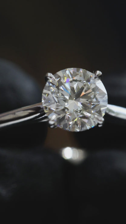 Round Brilliant Natural Diamond Solitaire Engagement Ring in White Gold | Classic Four-Prong Design