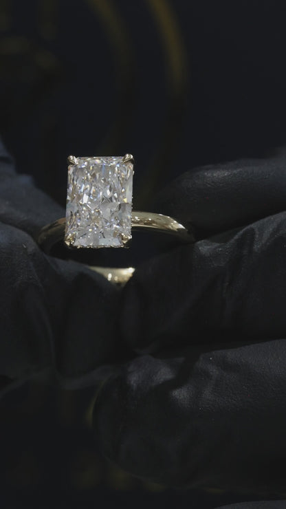 Radiant-Cut Lab-Grown Diamond Solitaire Ring in Yellow Gold | Classic Prong Setting