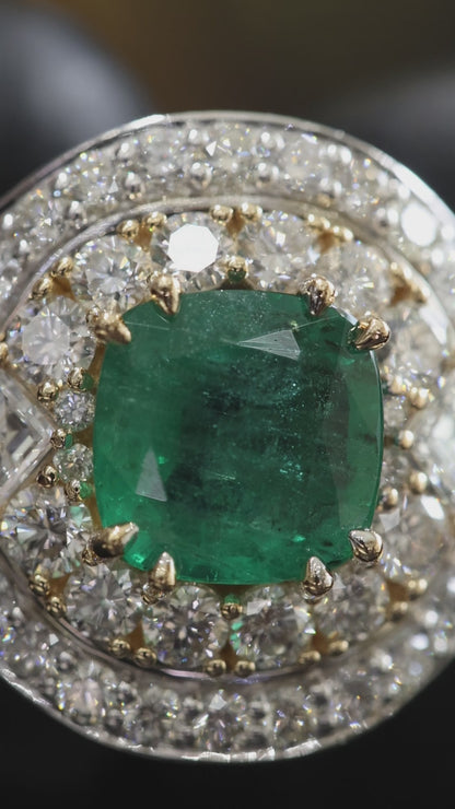Cushion-Cut Emerald Halo Ring in White Gold | Diamond Pavé Statement Setting