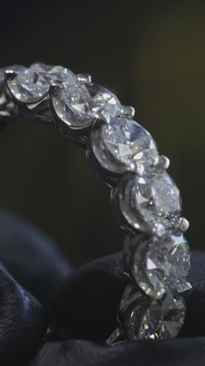 Emerald-Cut Diamond Eternity Band in White Gold | 4.02 CTW