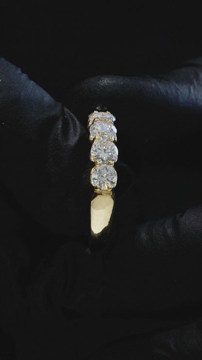 Round-Cut Lab-Grown Diamond Wedding Band in Yellow Gold | Prong-Set Design